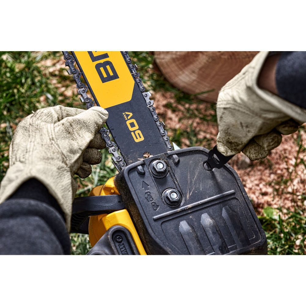 60V MAX Chainsaw 18&prime;&prime; Brushless Cordless Kit DCCS672X1 from