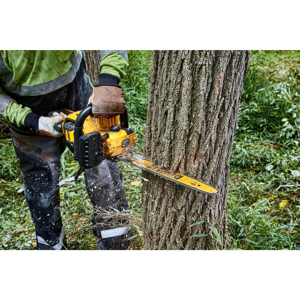 60V MAX Chainsaw 18&prime;&prime; Brushless Cordless Kit DCCS672X1 from