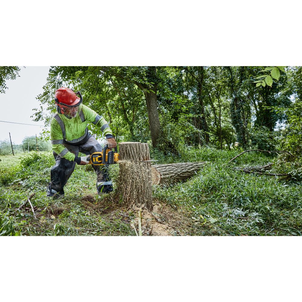 60V MAX Chainsaw 18&prime;&prime; Brushless Cordless Kit DCCS672X1 from